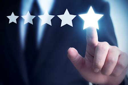 Business professional giving a five-star rating using Splashtop