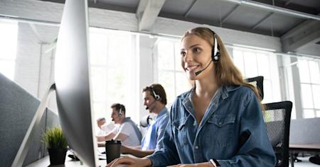 IT technician with headset, utilizing Splashtop for service desk support