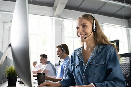 IT technician with headset, utilizing Splashtop for service desk support