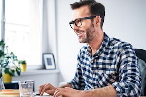 A man using Splashtop on his computer, the better alternative to Chrome Remote Desktop.