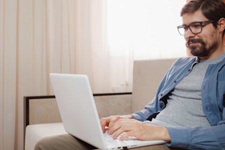 Employee working from home with Splashtop during the COVID-19 pandemic