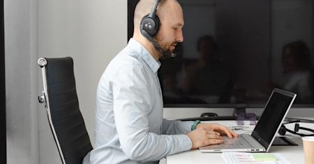 A tech support agent working