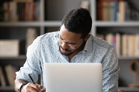 Remote worker utilizing Splashtop for remote training and onboarding while working from home