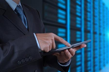 MSP using remote access on tablet at datacenter by Splashtop