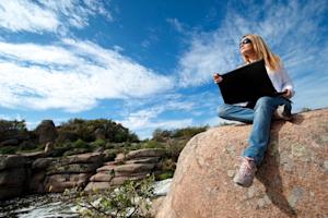 IT student enjoying the outdoors and hybrid learning with Splashtop