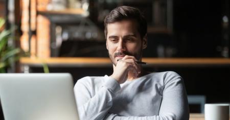 Man enjoying Splashtop's remote desktop on his laptop, post switch from LogMeIn