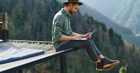 Man outdoors logged in remotely using Splashtop and enjoying flexible work