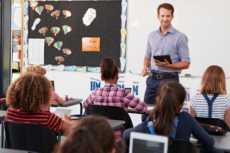 Educator demonstrating Mirroring360 device screen mirroring solution to a group of students