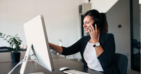A female IT professional using Splashtop for remote administration.