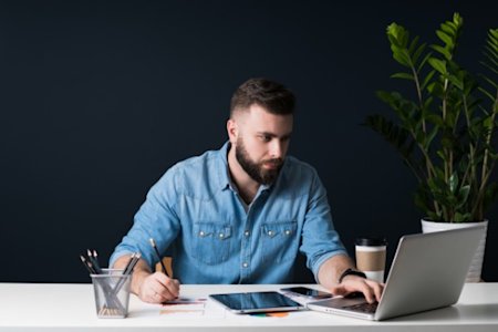 User using Splashtop to connect to the school's lab computer