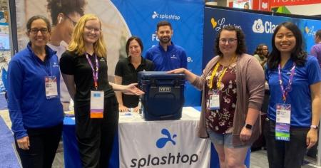 Splashtop team and prize winner at the ISTELive 2022 New Orleans education event