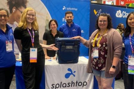 Splashtop team and prize winner at the ISTELive 2022 New Orleans education event