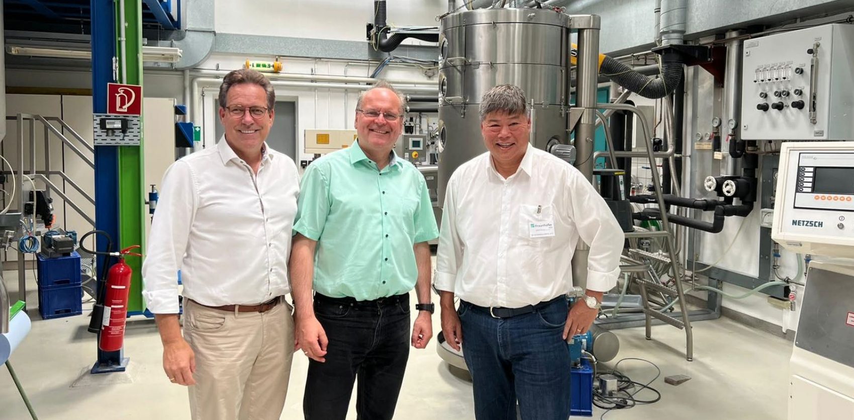 Altech's Uwe Ahrens and Iggy Tan flank IKTS professor Alexander Micahelis at the latter's Dresden lab