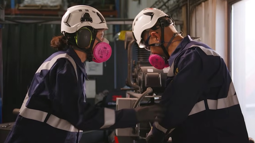 QUICK TIPS #42: Stay Protected While You Communicate | 3M Safety Solutions thumb
