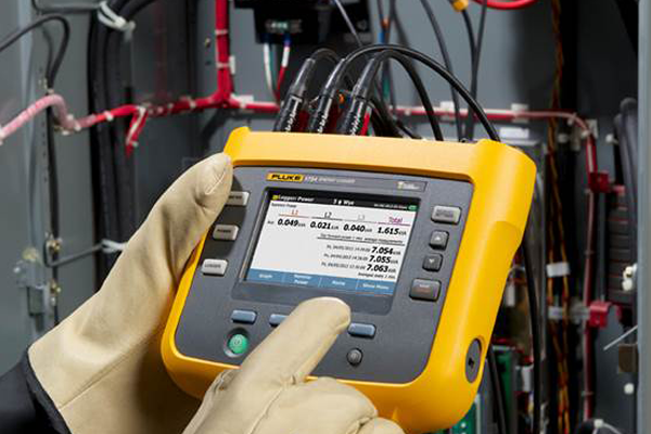 Fluke Connect® Makes 3-phase Electrical Measurements Faster, Safer, and Easier
