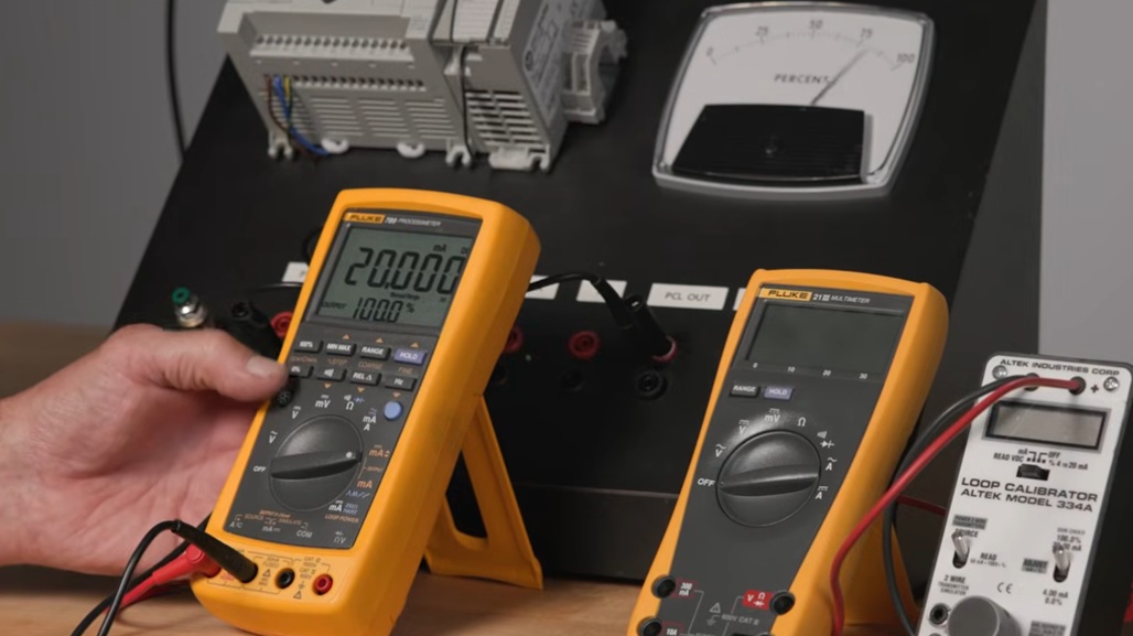 Fluke 789 ProcessMeter™ | Multimeter + Loop Calibrator in One Tool thumb
