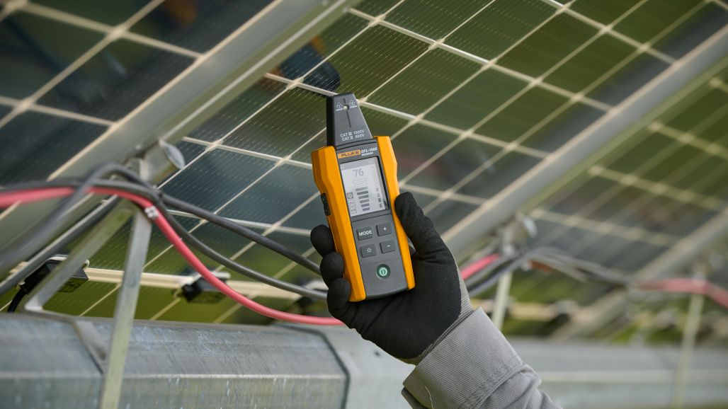 New Fluke TLPV2 Solar Test Lead Set Eliminates Risky Live-Box Voltage Measurements in Operating PV Systems
