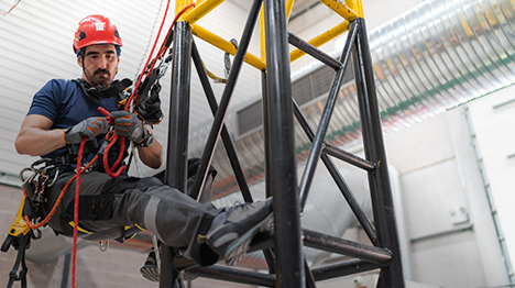 Workplace Fall Protection: How to Use a Safety Harness and Lanyard
