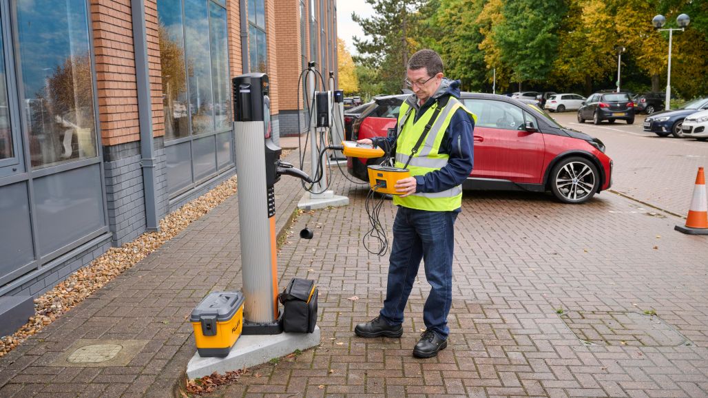 Fluke FEV350 Feature Highlights: TruTest Integration, Expert Mode & Auto Sequence thumb