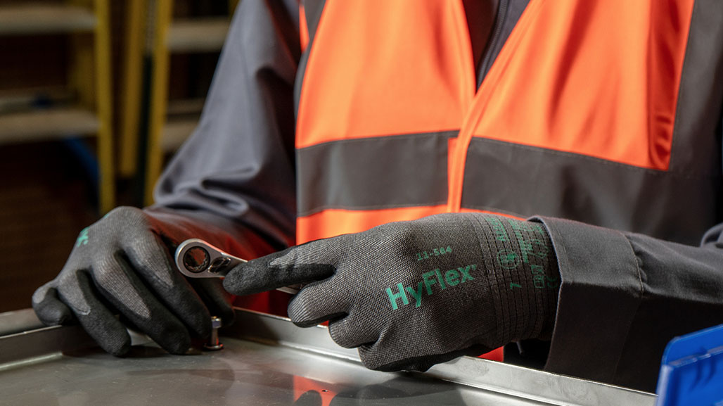 High-Dexterity Work Gloves: How the Right Pair Empowers Precision and Protection