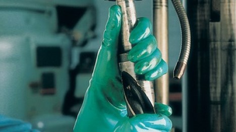 How to Select the Right Chemical Resistant Gloves