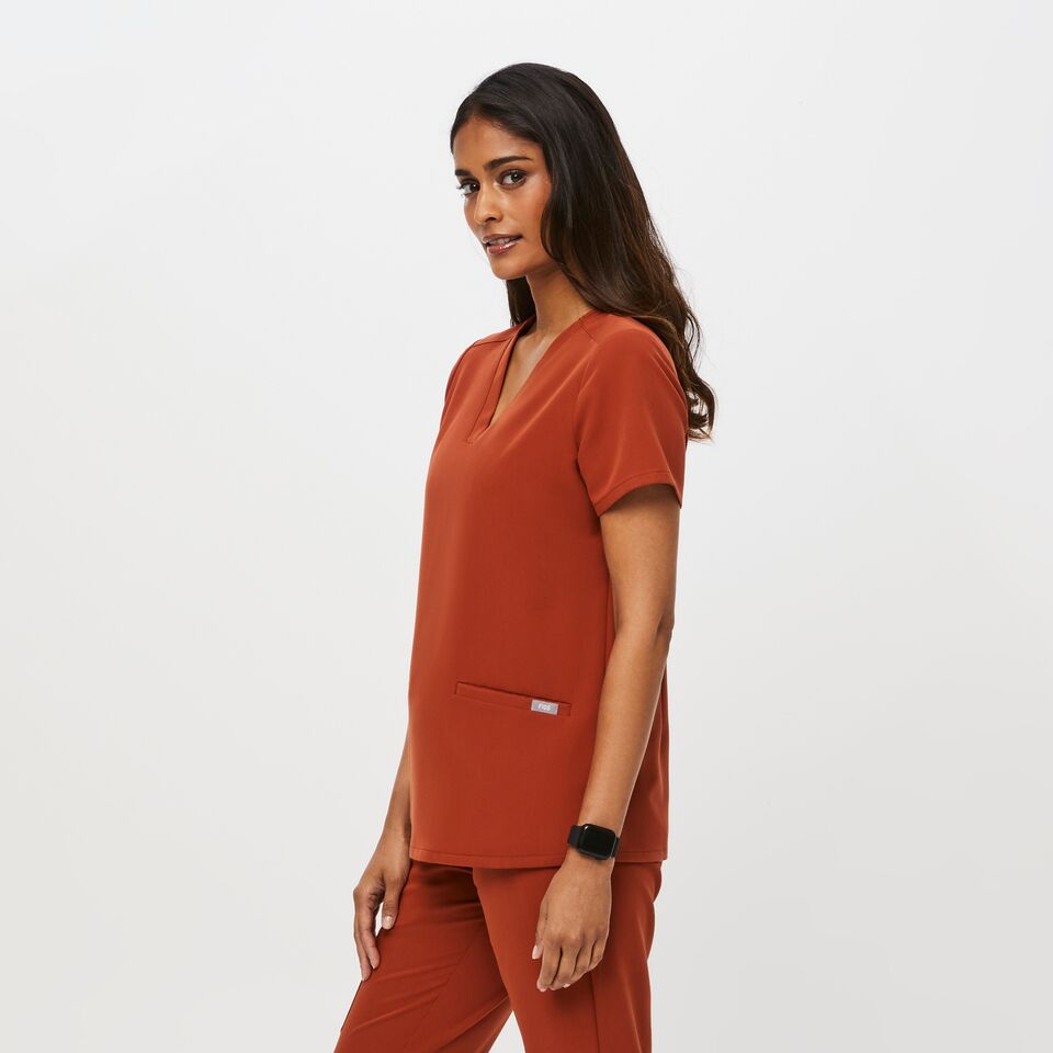 Women's Casma Three-Pocket Scrub Top™ - Auburn · FIGS