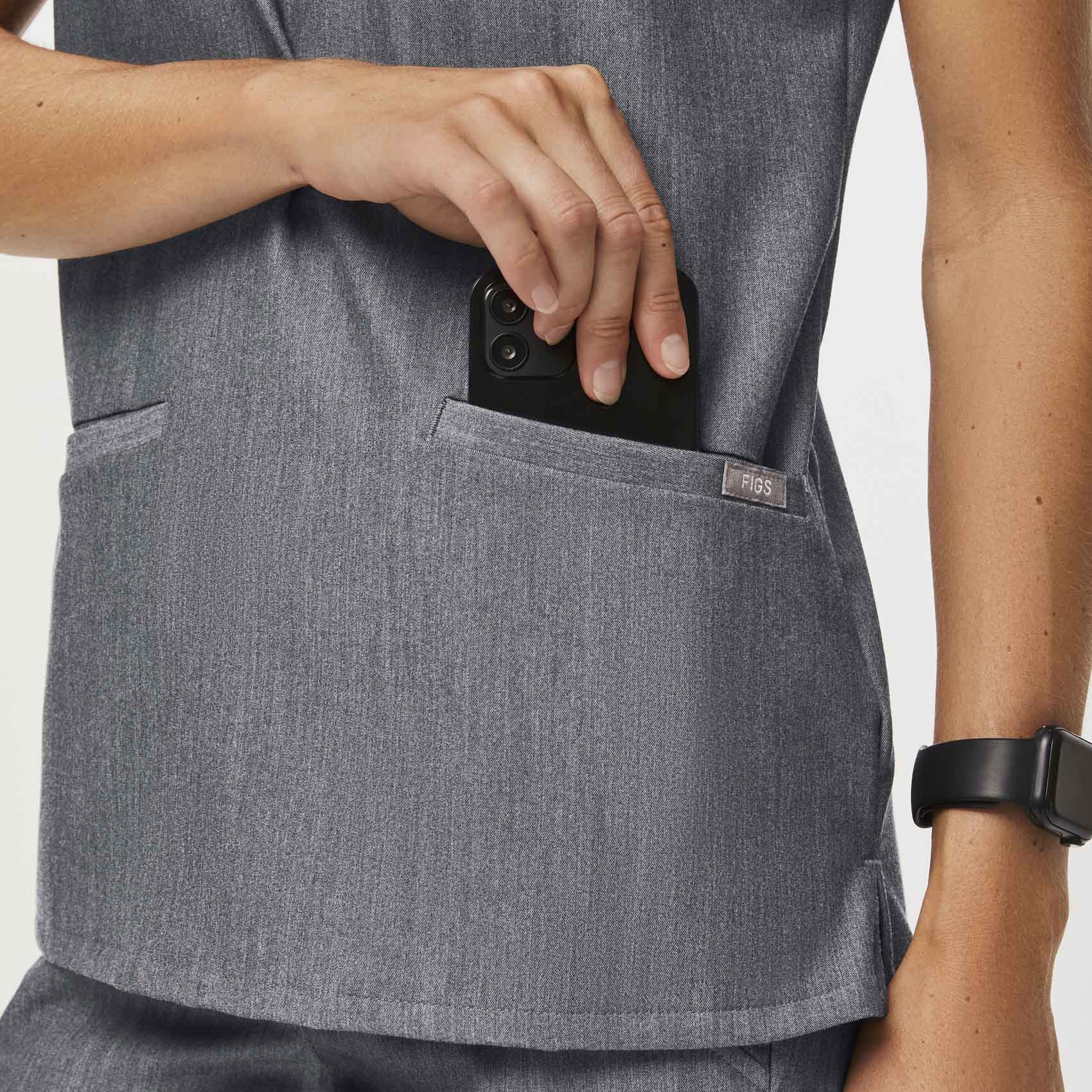 Women's Casma Scrub Top™ - Graphite · FIGS