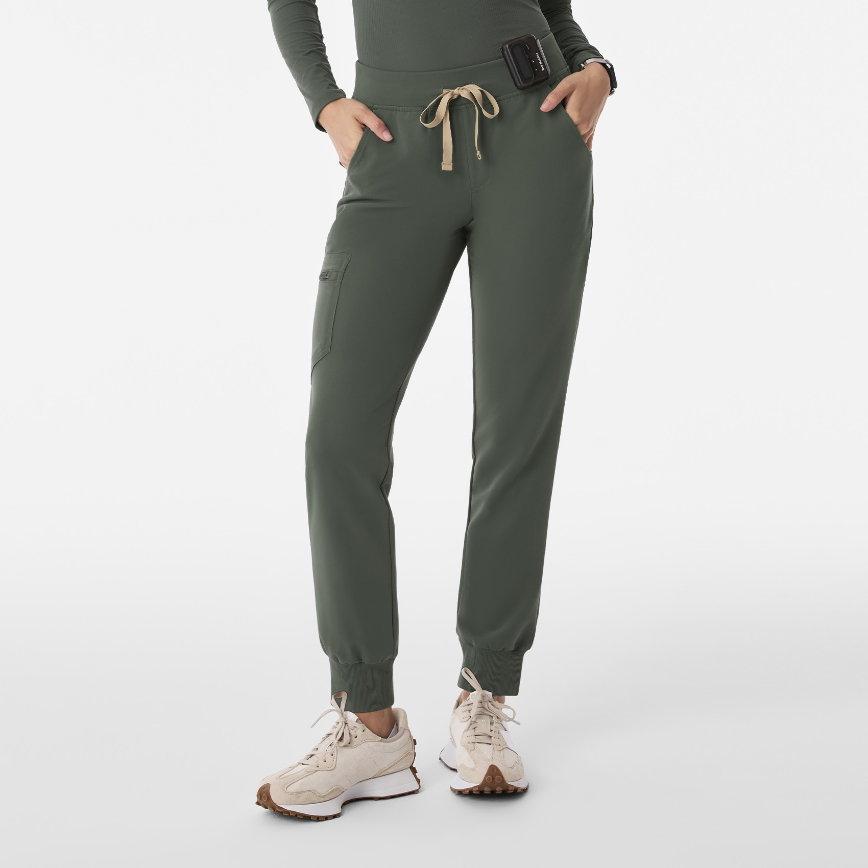 Women's Zamora Jogger Scrub Pant™ - Moss · FIGS