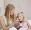 Cómo darle medicamentos a bebés y niños pequeños