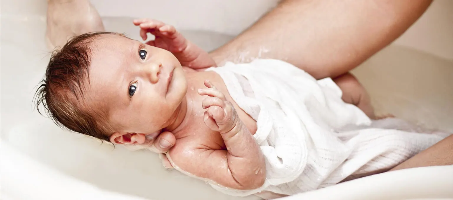 Esperar Cuerpo Infidelidad El primer baño del bebé