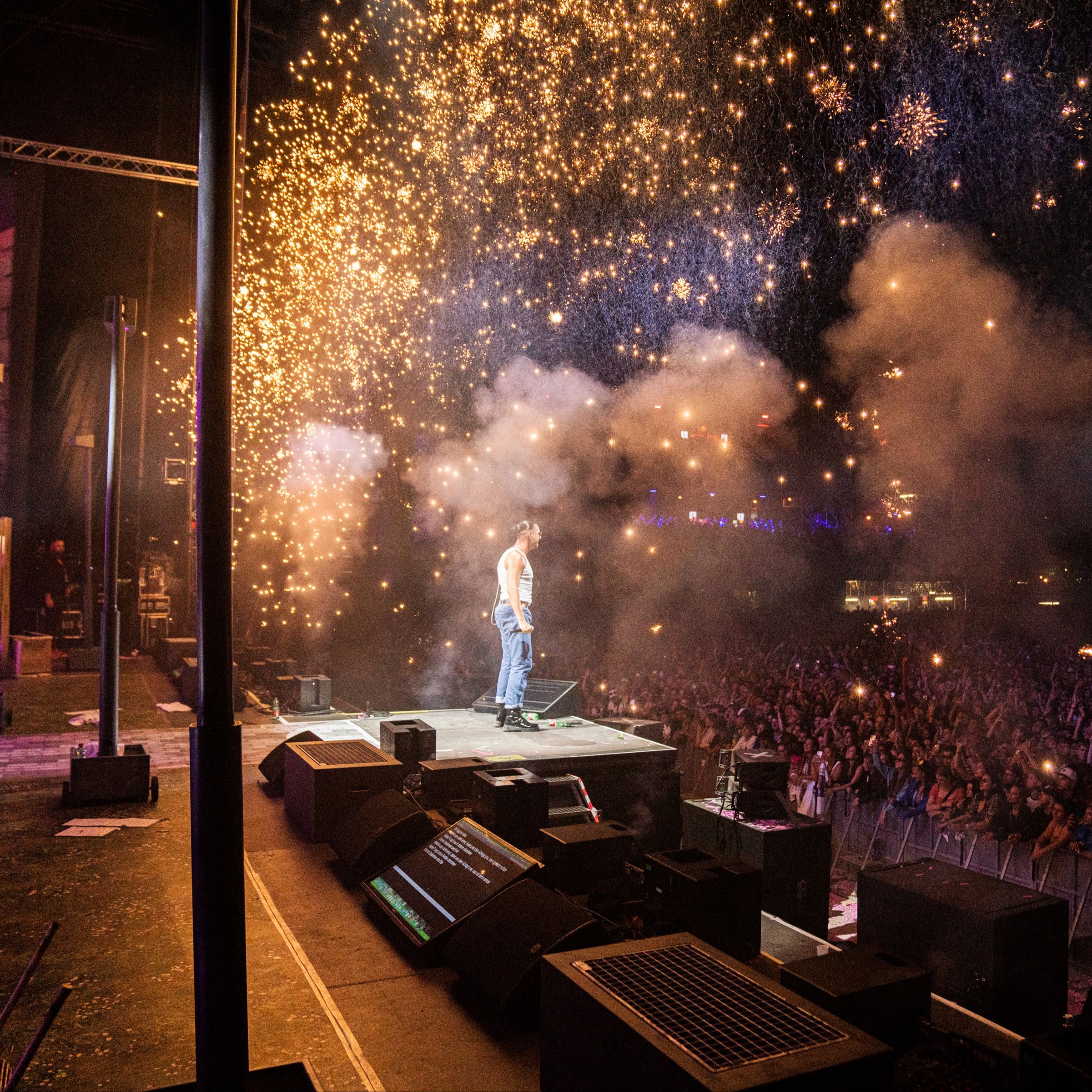 Ein Bild von Apache 207 auf der Bühne 