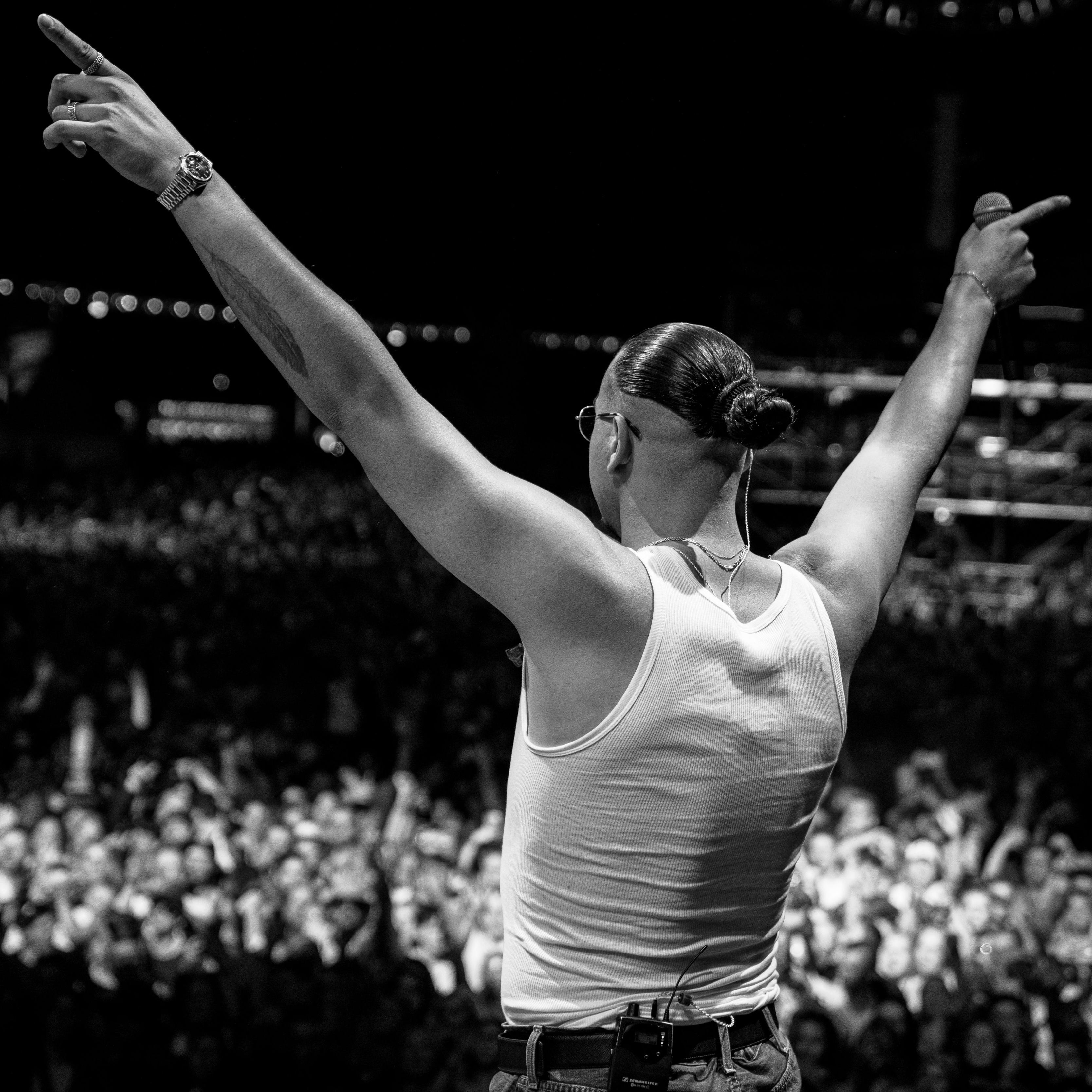 Ein Bild von Apache 207 auf der Bühne 