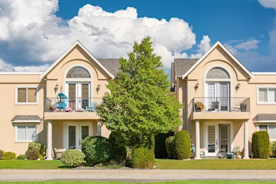 How much does it cost to build townhouses?