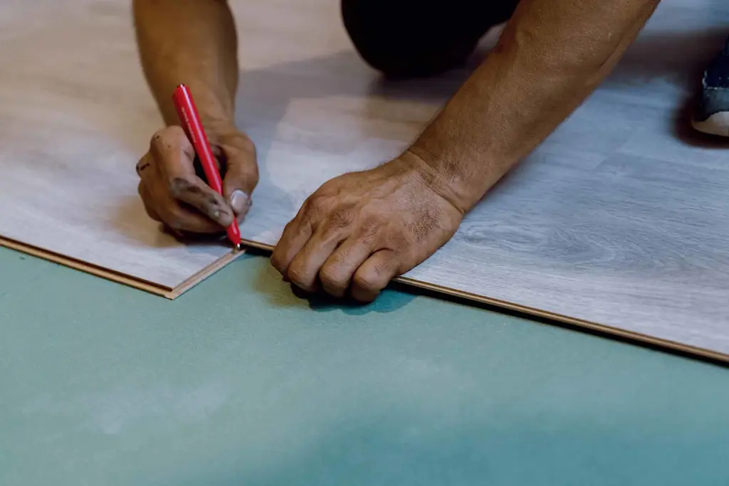 How to lay vinyl flooring in 5 steps