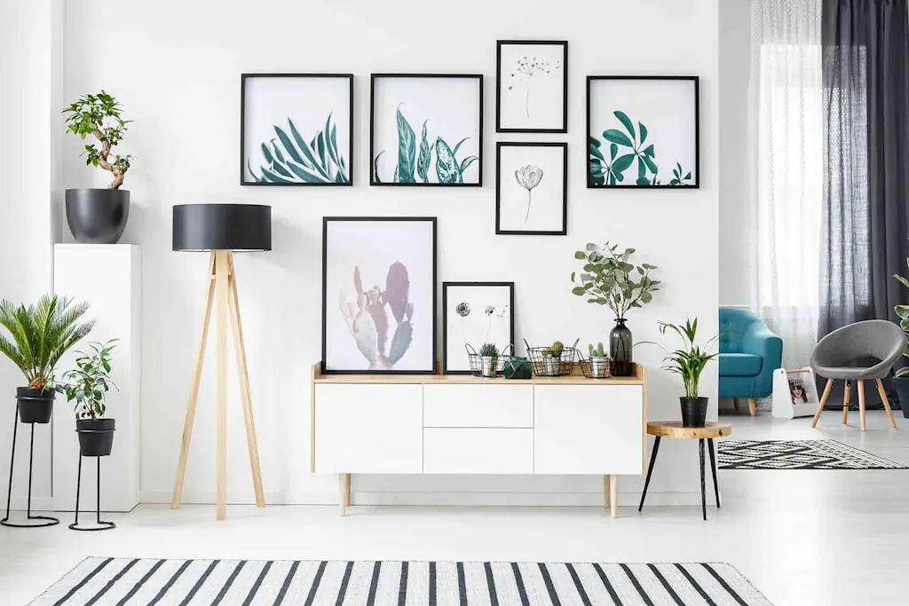 Picture hanging service cost