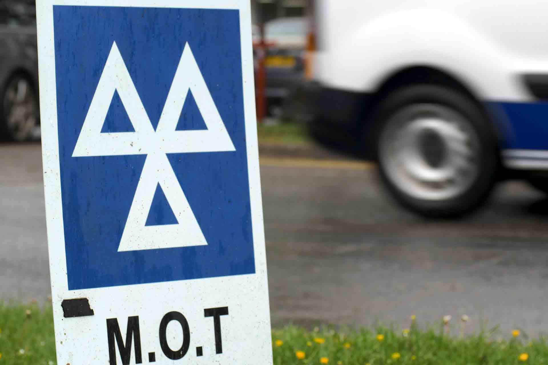 How much does an average MOT cost in 2024?