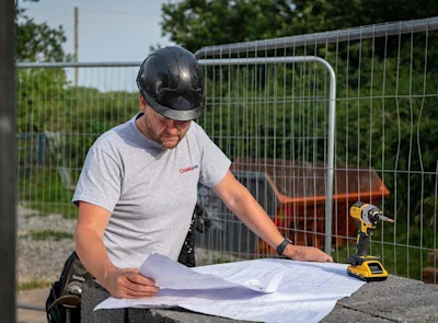 How much do builders earn?