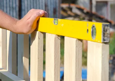 Levelling off garden fence