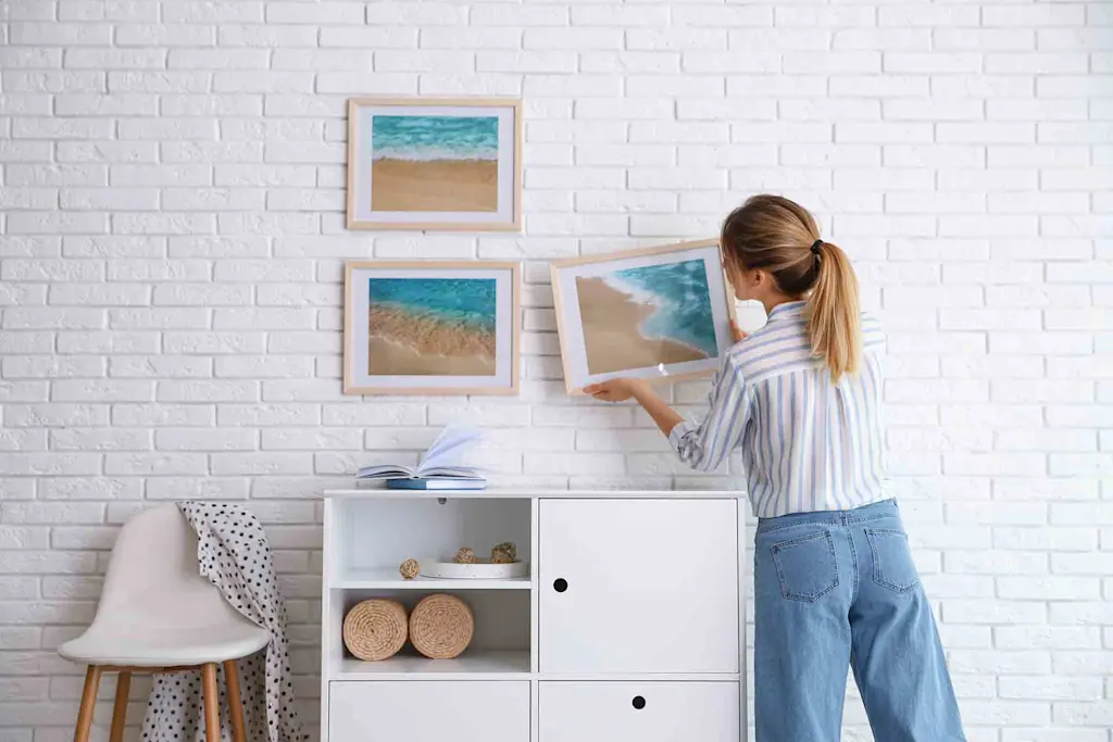How to hang a picture frame
