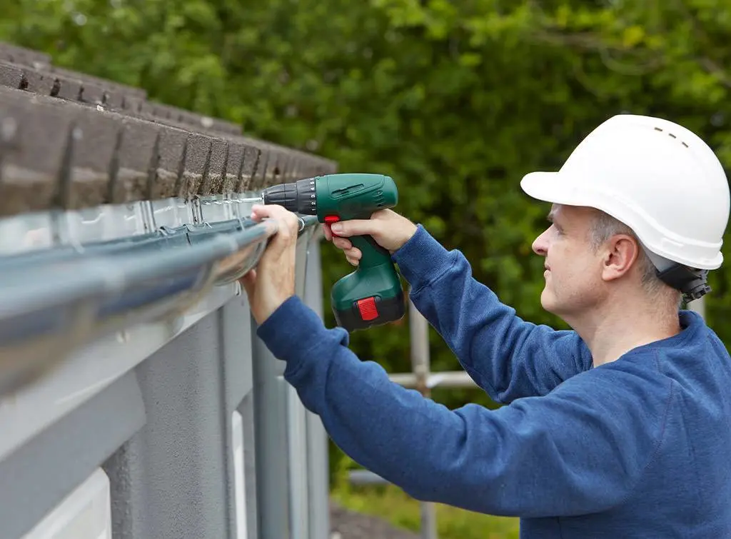 What’s the average gutter installer salary?