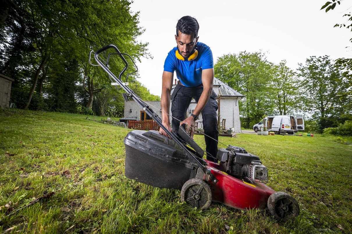 How to start a lawn mowing business