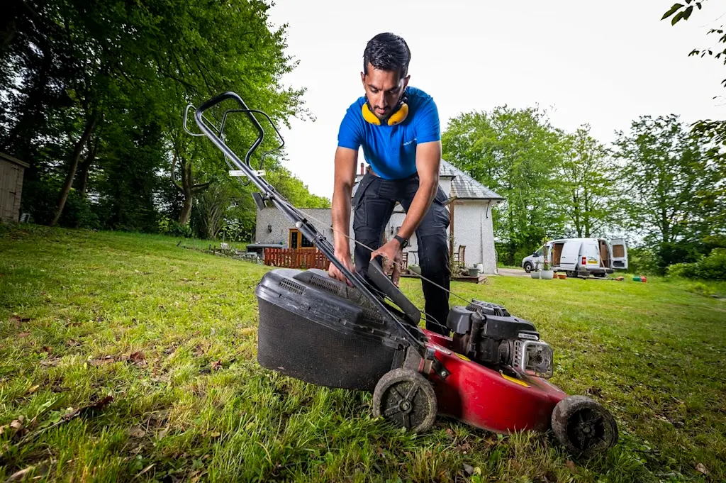 How to start a lawn mowing business
