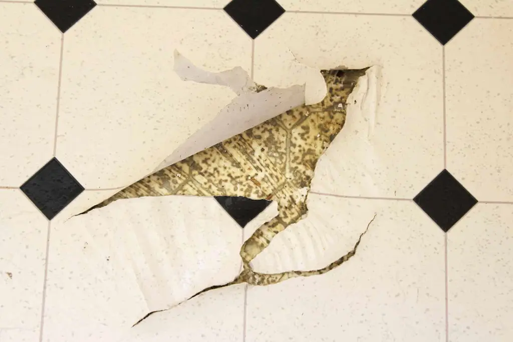 How to repair vinyl floor like the experts