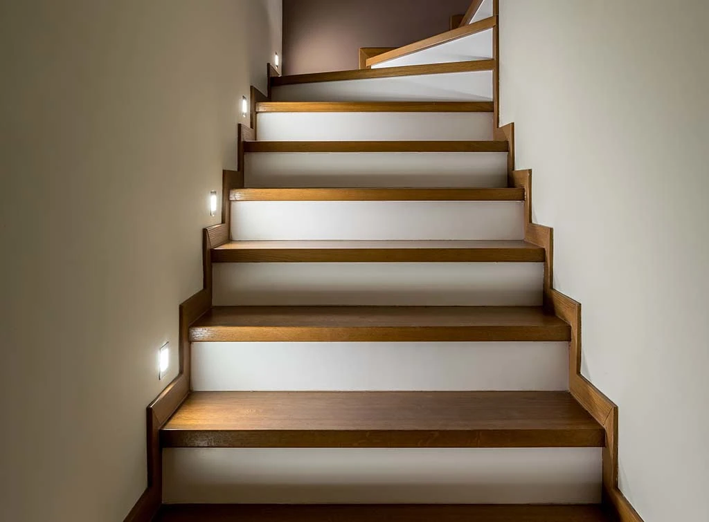 Enclosed staircase decorating ideas: Tread carefully