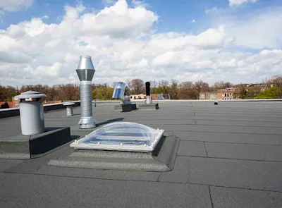 Flat roof is leaking – Find the cause and get it fixed to limit damage