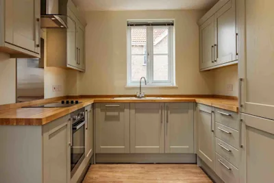 How much does kitchen fitting cost?
