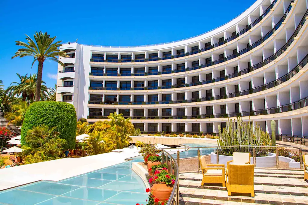 Cost to build a hotel from scratch