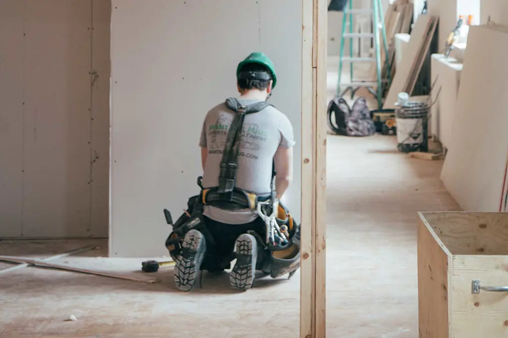 Brits admit to clinging onto unfair stereotypes of tradespeople
