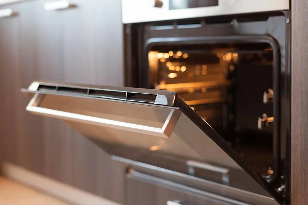 How to remove a stuck oven light bulb