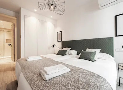 Fitted wardrobes: cost breakdown 2025